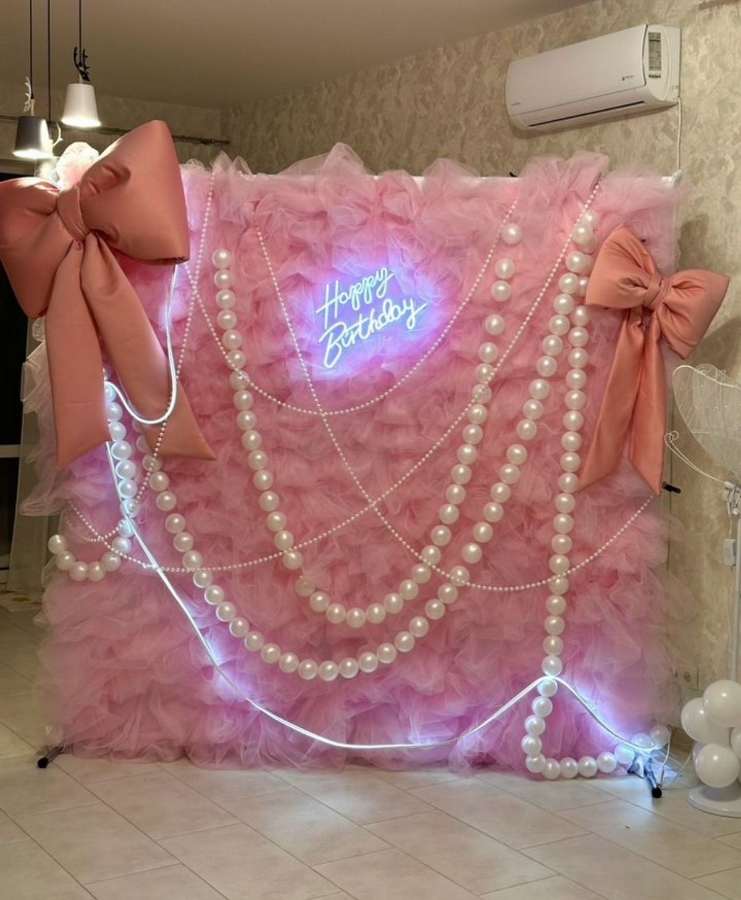 Фотозона «Pink» — нежный розовый тюль с жемчугом и неоном Фотозона «Pink» — нежный розовый тюль с жемчугом и неоном — изображение 7